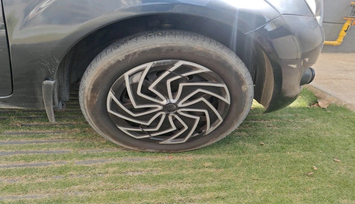 2012 Ford Figo ZXI 1.4 DIESEL, Diesel, Manual, 1,36,485 km, tyre