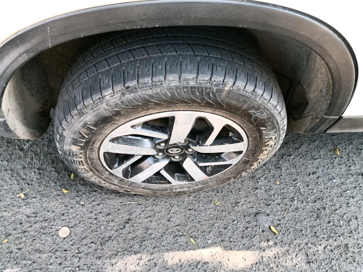 2022 Tata Harrier XZA PLUS 2.0L, Diesel, Automatic, 70,230 km, tyre