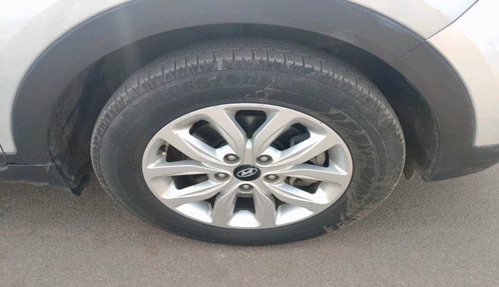 2018 Hyundai Creta SX 1.6 DIESEL, Diesel, Manual, 1,08,724 km, tyre