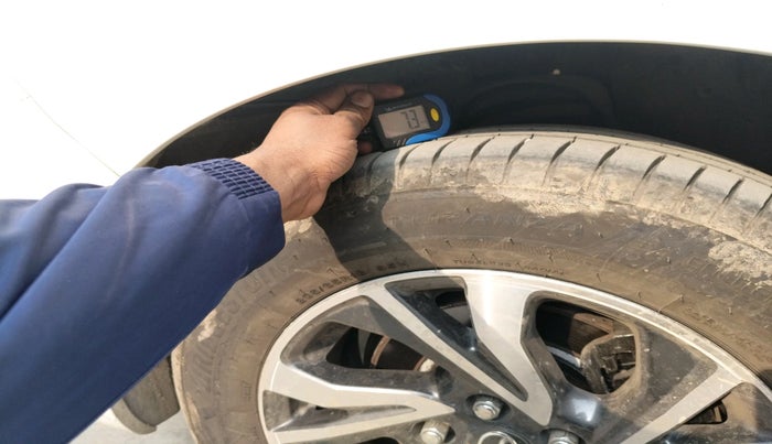 2022 Toyota Innova Crysta 2.4 GX AT 7 STR, Diesel, Automatic, 54,326 km, tyre