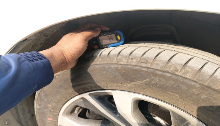 2022 Toyota Innova Crysta 2.4 GX AT 7 STR, Diesel, Automatic, 54,326 km, tyre