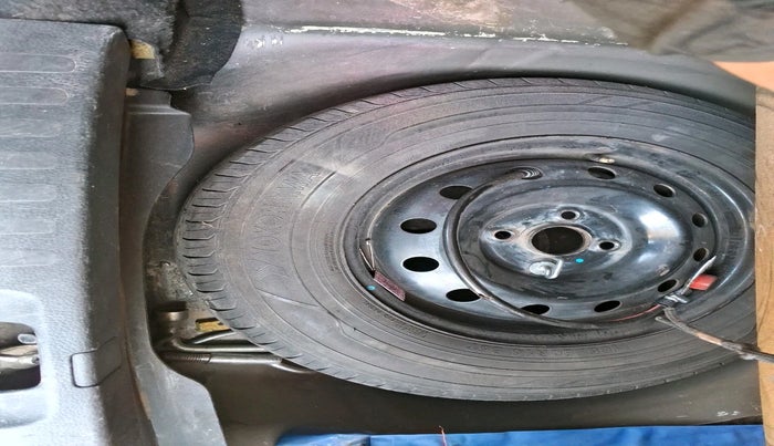 2015 Maruti Swift Dzire VXI, Petrol, Manual, 40,334 km, tyre