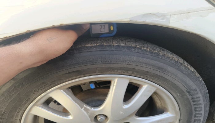 2011 Honda Brio V MT, Petrol, Manual, 79,486 km, tyre