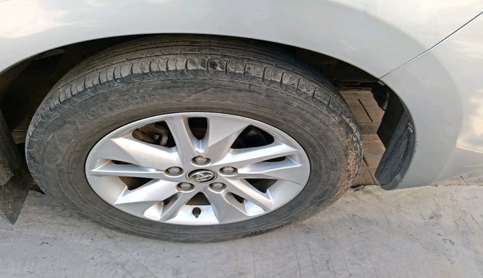 2018 Toyota Innova Crysta 2.4 VX 8 STR, Diesel, Manual, 89,486 km, tyre