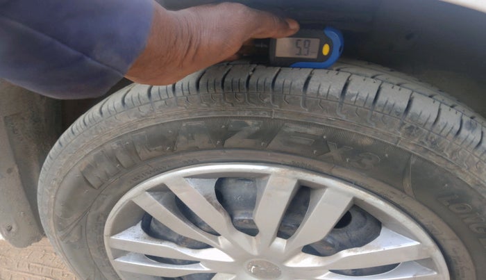 2014 Maruti Swift Dzire TOUR DIESEL, Diesel, Manual, 1,42,545 km, tyre