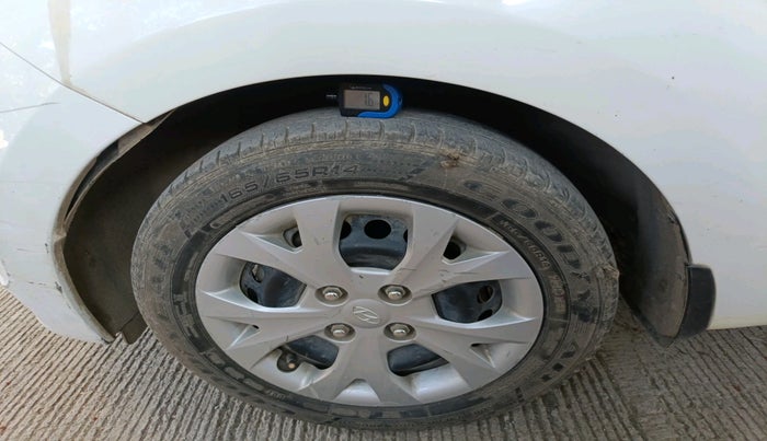 2015 Hyundai Grand i10 SPORTZ 1.2 KAPPA VTVT, Petrol, Manual, 16,295 km, tyre