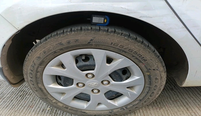 2015 Hyundai Grand i10 SPORTZ 1.2 KAPPA VTVT, Petrol, Manual, 16,295 km, tyre