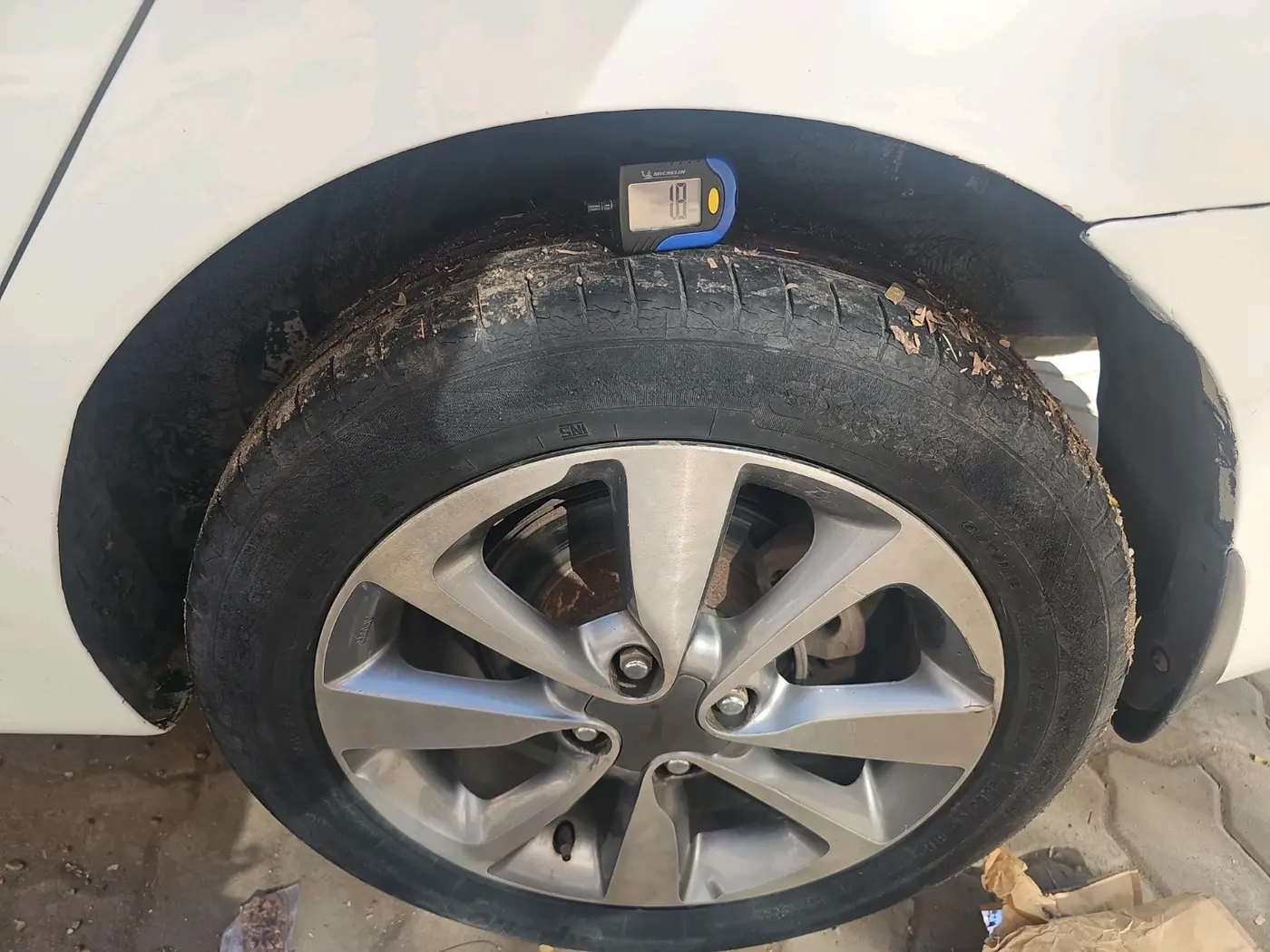 2011 Hyundai Verna FLUIDIC 1.6 CRDI EX, Diesel, Manual, 89,062 km, tyre