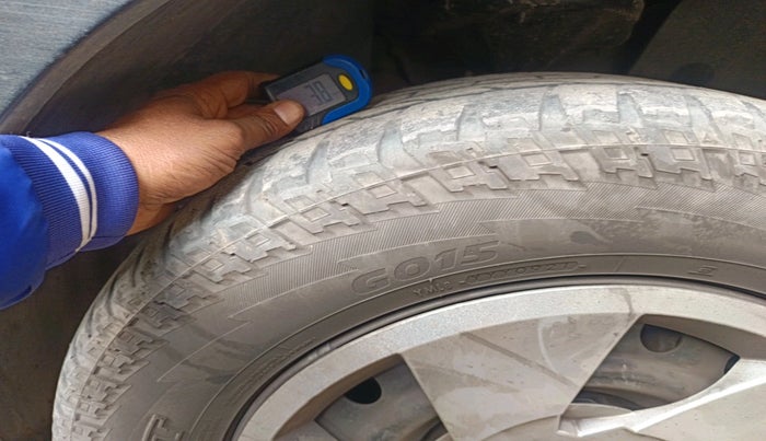 2017 Mahindra XUV500 W6 1.99, Diesel, Manual, 1,12,440 km, tyre