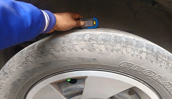 2017 Mahindra XUV500 W6 1.99, Diesel, Manual, 1,12,440 km, tyre