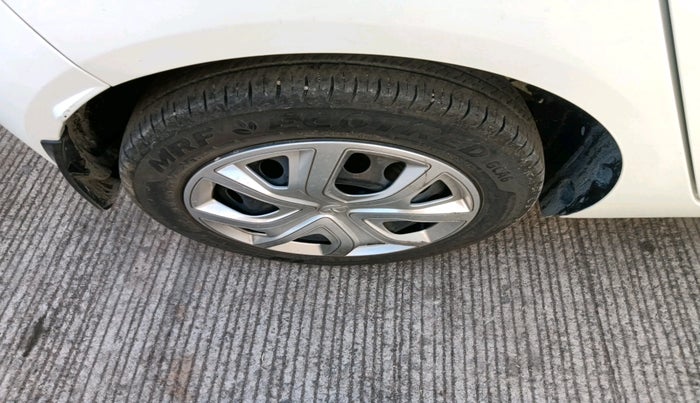 2023 Tata ALTROZ XMA Plus (S) DCT, Petrol, Automatic, 30,295 km, tyre