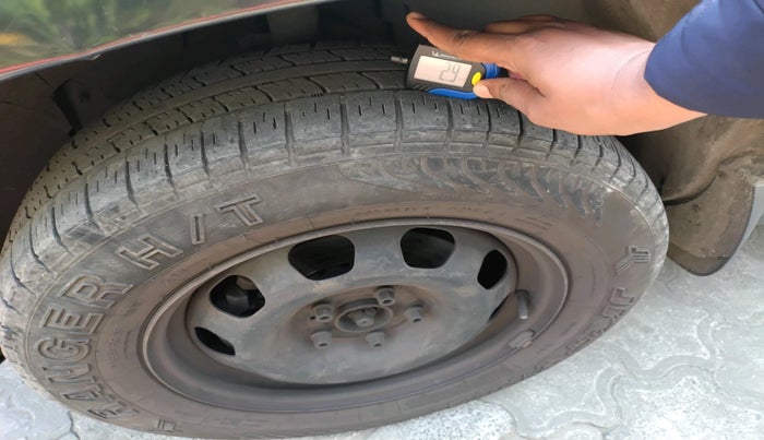 2016 Nissan Terrano XE (D), Diesel, Manual, 1,87,697 km, tyre