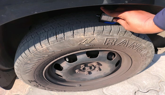 2016 Nissan Terrano XE (D), Diesel, Manual, 1,87,697 km, tyre