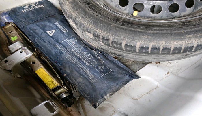 2015 Hyundai Xcent S 1.2, Petrol, Manual, 72,399 km, tyre