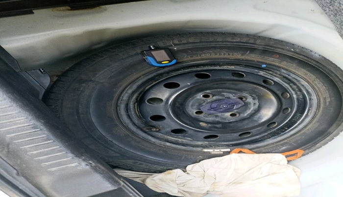 2020 Maruti Swift VXI, Petrol, Manual, 73,543 km, tyre