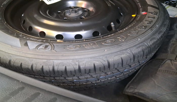 2021 Jeep Compass MODEL S (O) 1.4 PETROL DCT, Petrol, Automatic, 32,367 km, tyre