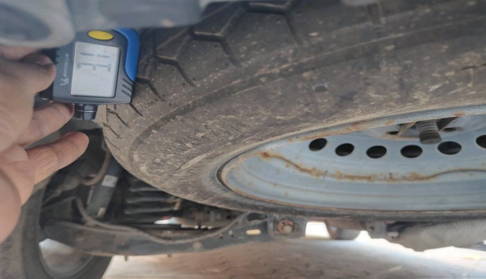 2023 Mahindra XUV700 AX 7 LUXURY P AT 7 STR, Petrol, Automatic, 33,811 km, tyre