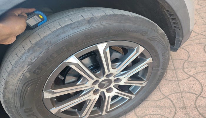 2023 Mahindra XUV700 AX 7 LUXURY P AT 7 STR, Petrol, Automatic, 33,811 km, tyre