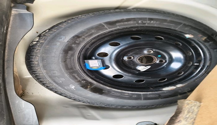 2015 Maruti Swift Dzire VXI, Petrol, Manual, 90,805 km, tyre