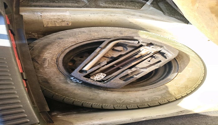 2011 Volkswagen Polo HIGHLINE DIESEL, Diesel, Manual, 1,56,919 km, tyre