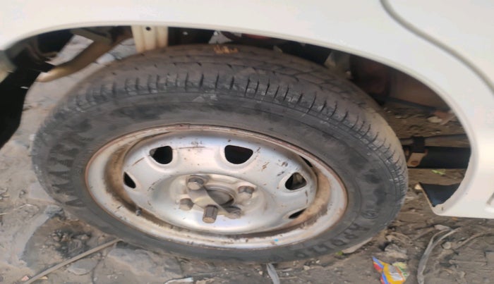 2011 Maruti Zen Estilo LXI, Petrol, Manual, 1,02,057 km, tyre