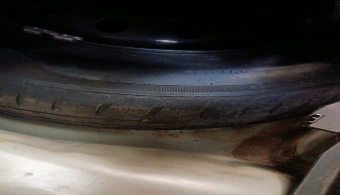 2018 Maruti Swift VXI, Petrol, Manual, 74,707 km, tyre