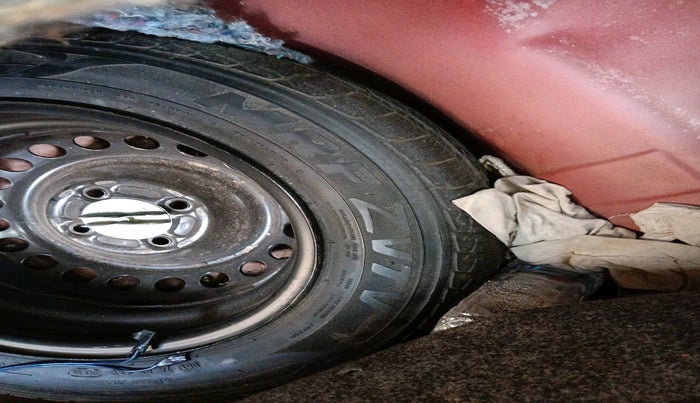 2015 Honda Brio S MT, Petrol, Manual, 64,776 km, tyre