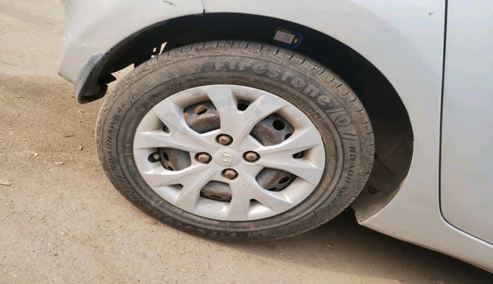 2014 Hyundai Grand i10 MAGNA 1.2 KAPPA VTVT, Petrol, Manual, 1,04,056 km, tyre