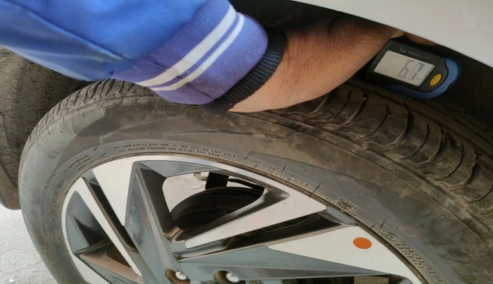 2022 Hyundai NEW I20 ASTA 1.2 MT, Petrol, Manual, 19,306 km, tyre