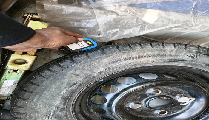 2017 Maruti Alto 800 LXI, Petrol, Manual, 1,17,920 km, tyre