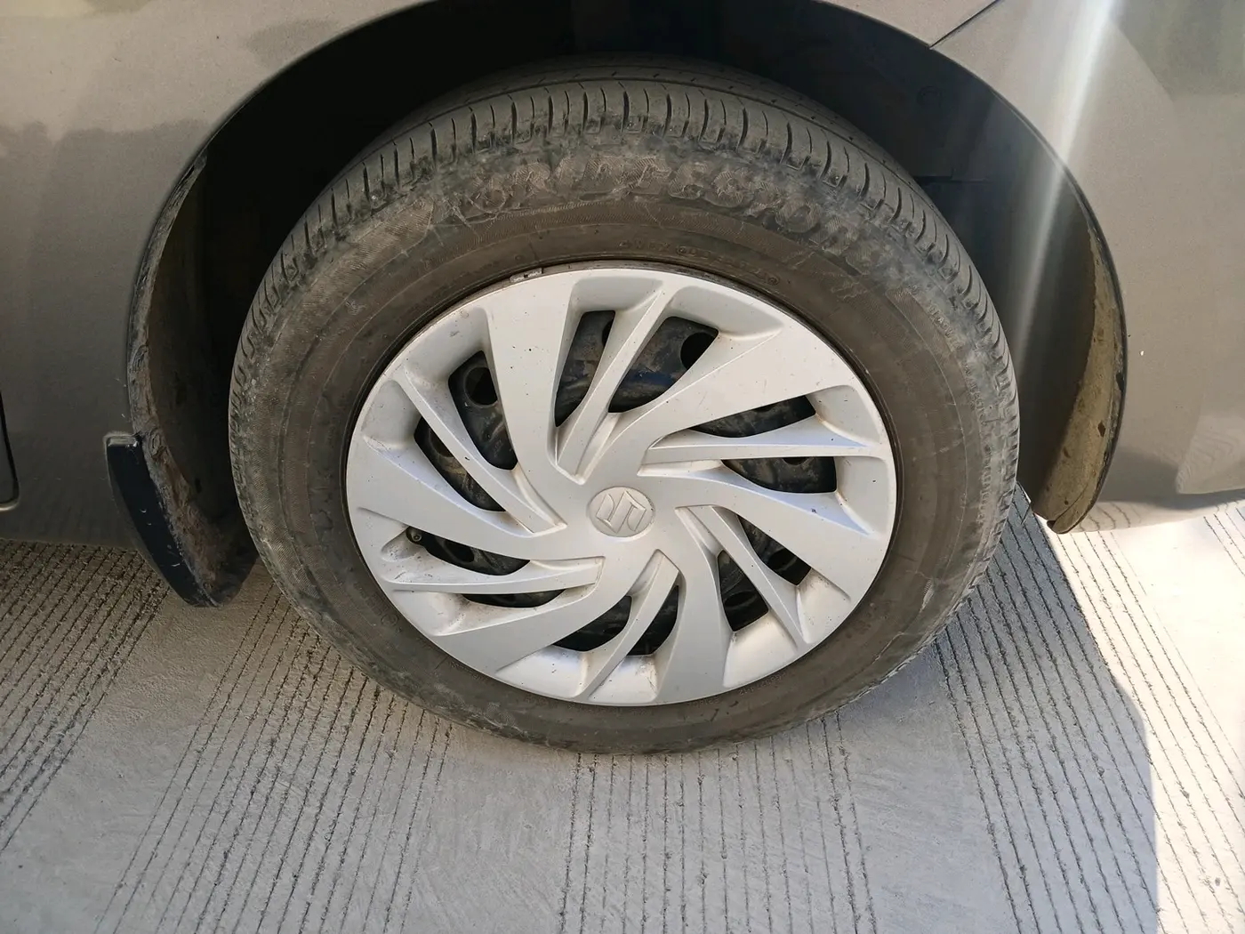 2020 Maruti Ertiga VXI CNG, Petrol, Manual, 1,20,099 km, tyre