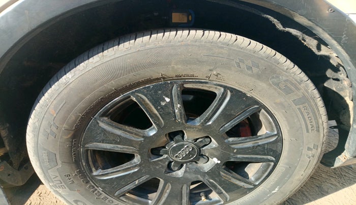 2013 Audi Q3 2.0 QUATTRO TDI AT, Diesel, Automatic, 1,07,073 km, tyre