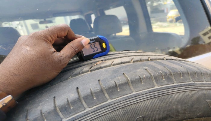 2016 Mahindra TUV300 T4 PLUS, Diesel, Manual, 1,17,465 km, tyre