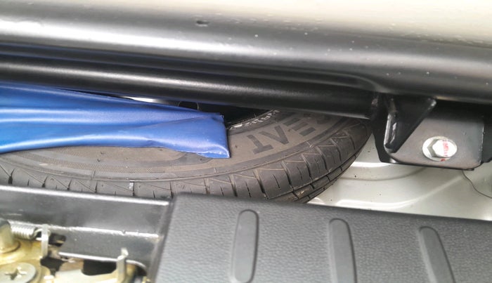 2022 Maruti Alto LXI OPT CNG, Petrol, Manual, 54,295 km, tyre