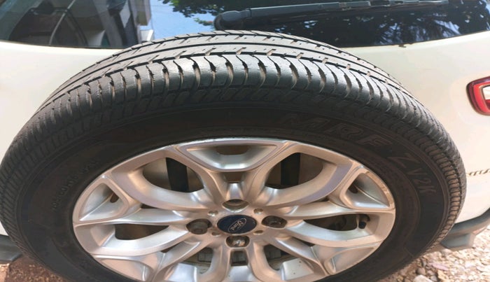 2014 Ford Ecosport TITANIUM 1.5L DIESEL, Diesel, Manual, 1,79,964 km, tyre