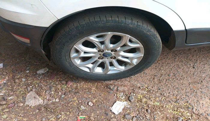 2014 Ford Ecosport TITANIUM 1.5L DIESEL, Diesel, Manual, 1,79,964 km, tyre