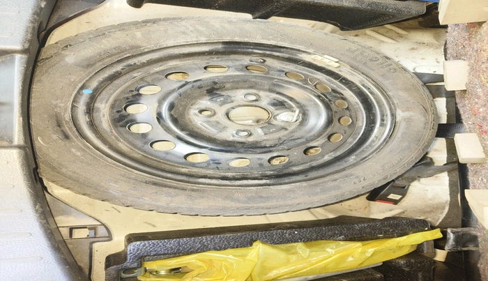 2016 Maruti Wagon R 1.0 VXI AMT, Petrol, Automatic, 73,961 km, tyre