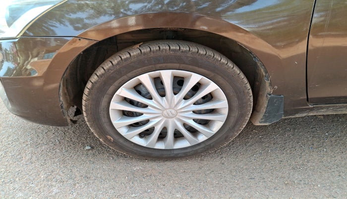 2016 Maruti Ciaz VXI, Petrol, Manual, 1,06,474 km, tyre