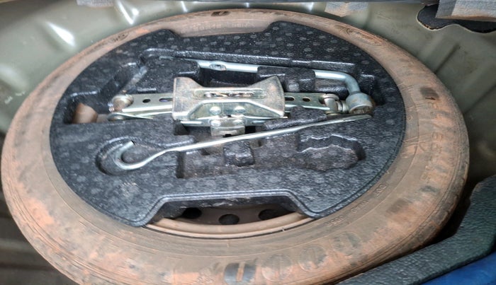 2016 Maruti Ciaz VXI, Petrol, Manual, 1,06,474 km, tyre