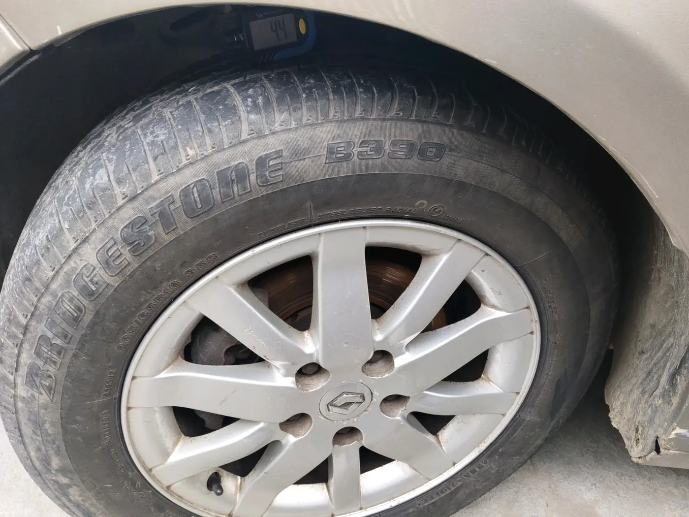 2012 Renault Fluence 1.5 E2, Diesel, Manual, 1,88,669 km, tyre