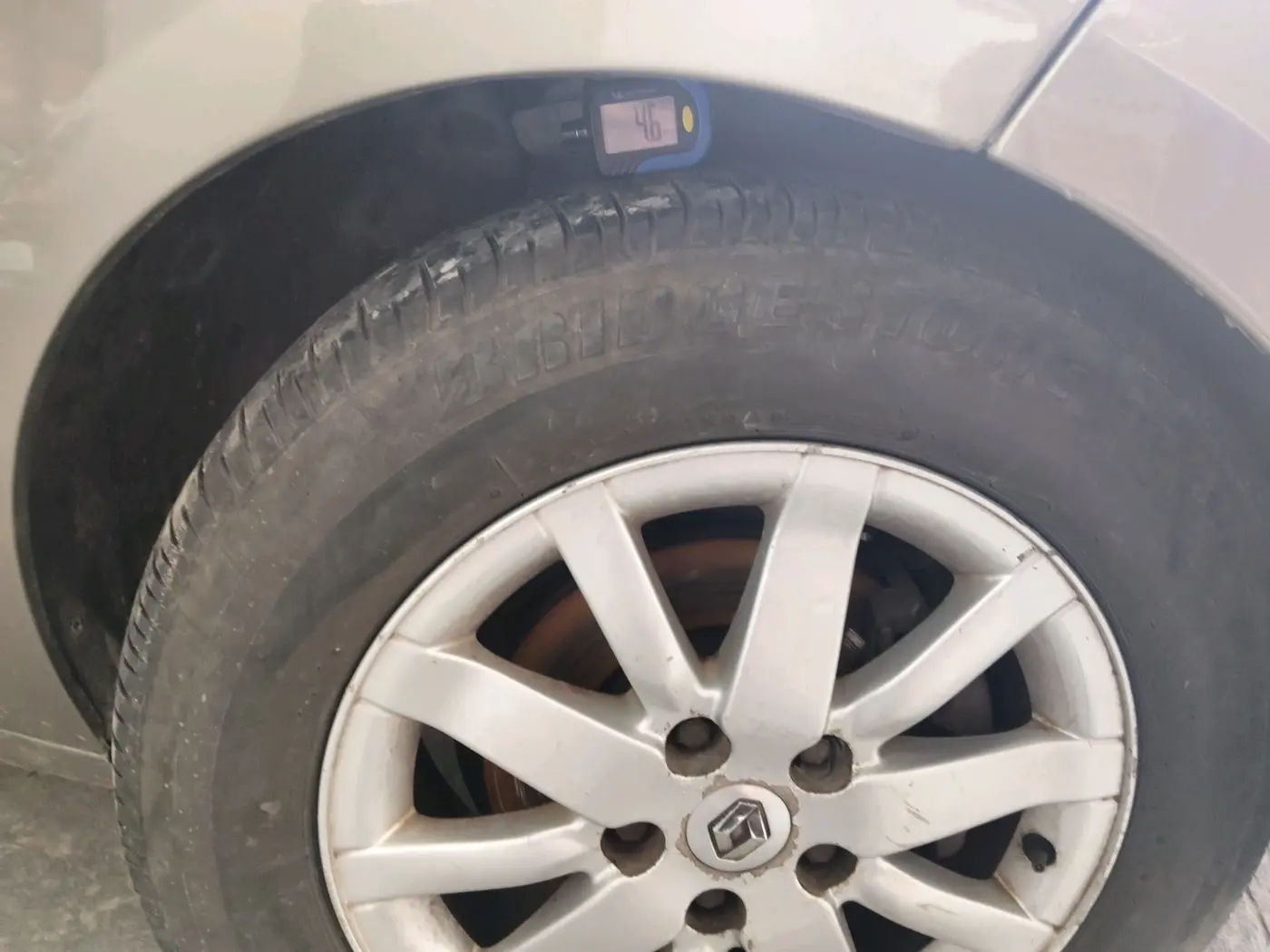 2012 Renault Fluence 1.5 E2, Diesel, Manual, 1,88,669 km, tyre