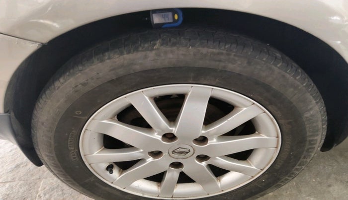 2012 Renault Fluence 1.5 E2, Diesel, Manual, 1,88,669 km, tyre