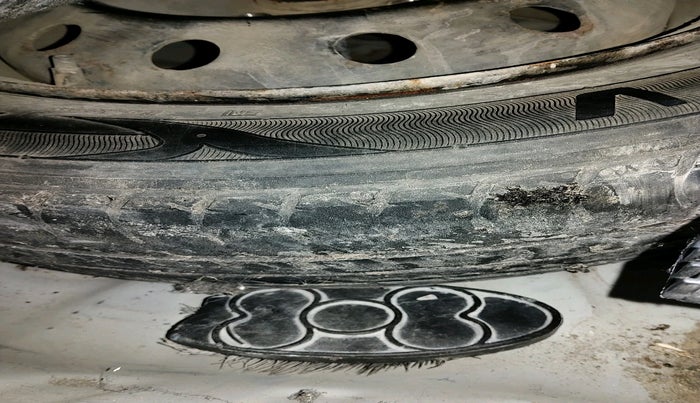 2020 Maruti Swift VXI, Petrol, Manual, 93,679 km, tyre