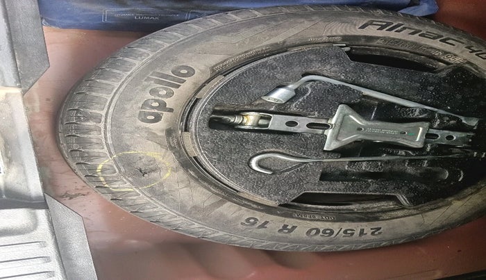 2017 Maruti Vitara Brezza ZDI, Diesel, Manual, 55,232 km, tyre