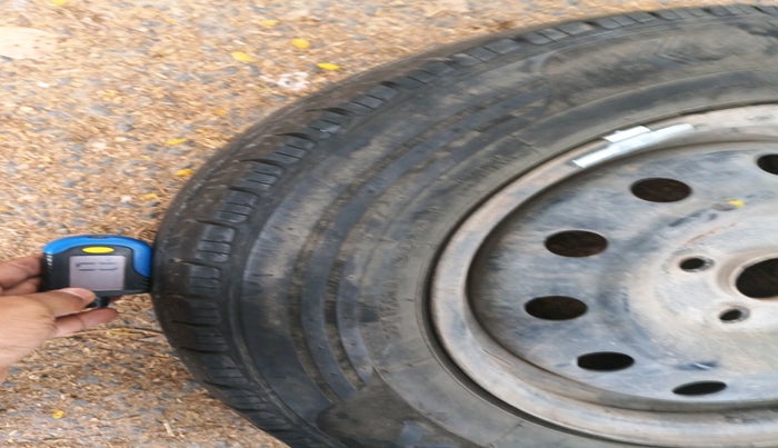 2017 Maruti Swift VXI O, Petrol, Manual, 1,30,789 km, tyre