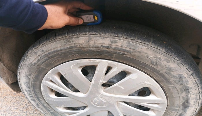 2017 Maruti Swift VXI O, Petrol, Manual, 1,30,789 km, tyre