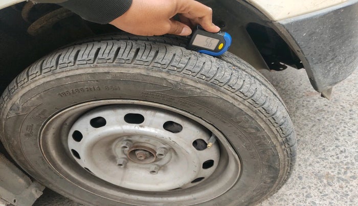 2018 Mahindra Kuv100 K2 TRIP CNG, Petrol, Manual, 52,049 km, tyre