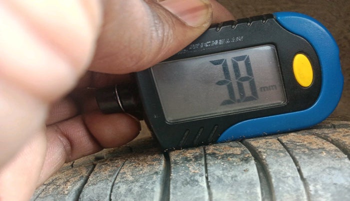 2014 Maruti Wagon R 1.0 LXI CNG, Petrol, Manual, 1,65,787 km, tyre