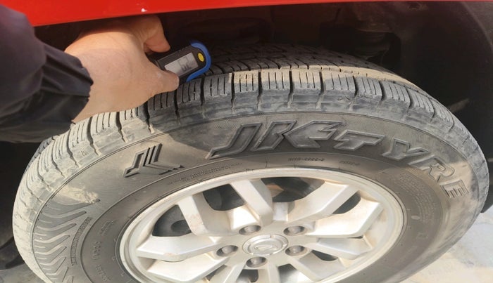 2016 Mahindra TUV300 T8, Diesel, Manual, 66,989 km, tyre