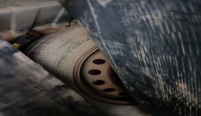 2011 Toyota Etios G, Petrol, Manual, 79,002 km, tyre